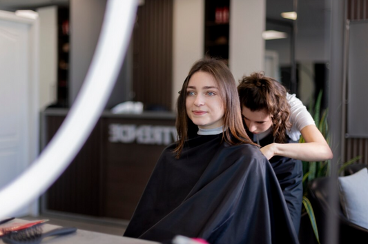 The Ultimate Guide To Selecting The Perfect Salon Cape For Every Service