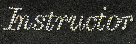 Delantal negro con pechera y diseño de peinado con diamantes de imitación